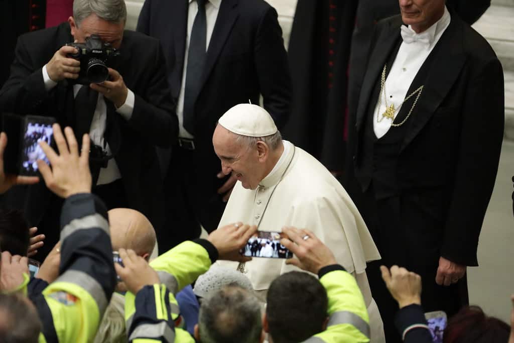 Netflix: in arrivo una docuserie tratta dal libro scritto da Papa Francesco