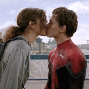 Tom Holland e Zendaya: in rete trapelano le foto di un bacio tra i due attori