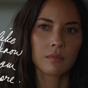 Violet: il trailer del film diretto da Justine Bateman con star Olivia Munn