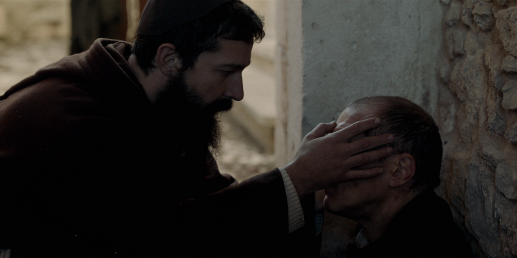 Padre Pio: la data di uscita italiana del film di Abel Ferrara con Shia LaBeouf