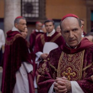 Conclave: rilasciato il trailer del film con Ralph Fiennes, Stanely Tucci e Isabella Rossellini